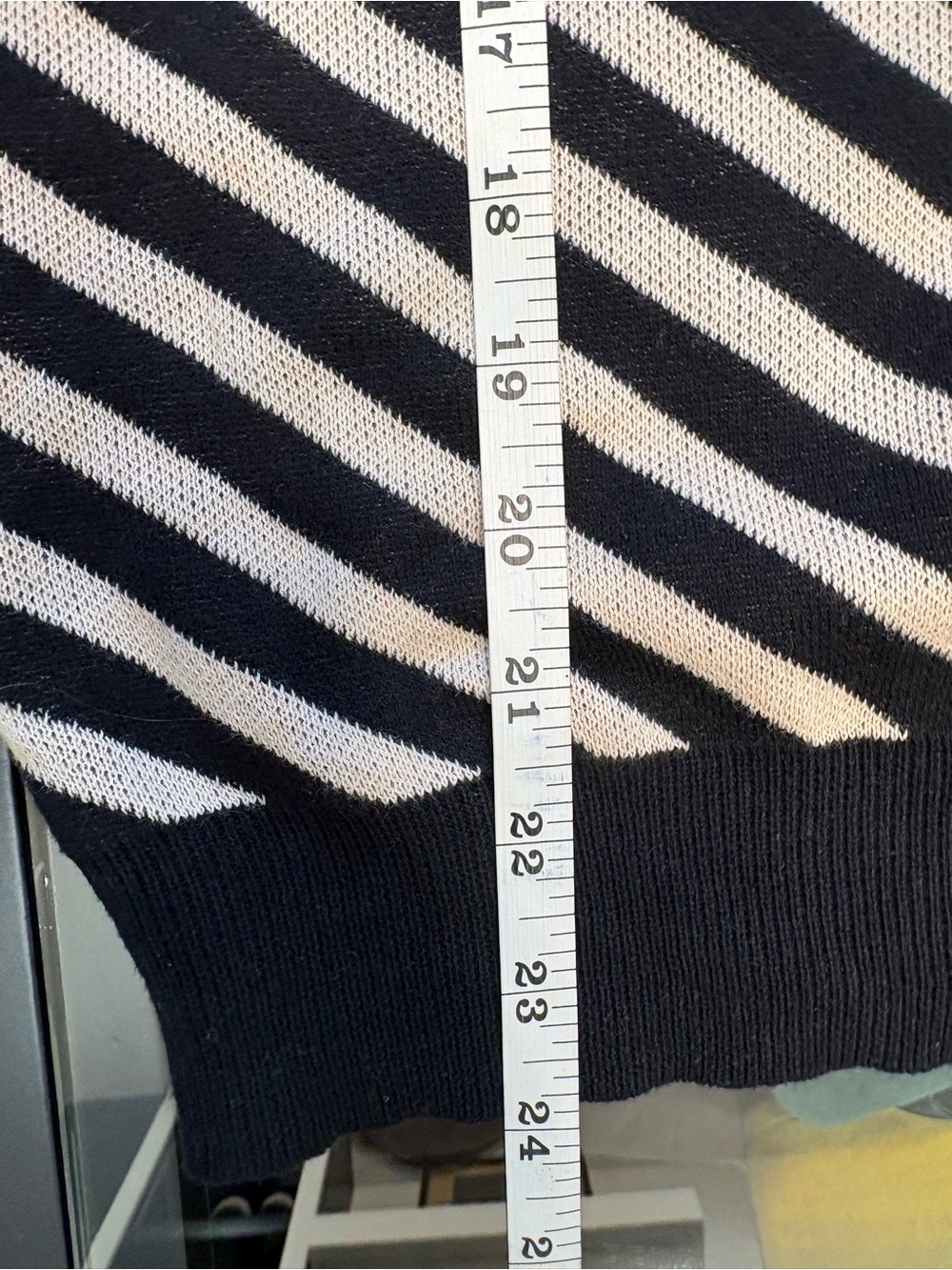 🆕🎉NWT Striped Chevron Crewneck Sweater in Black and Cream - Picture 9 of 9